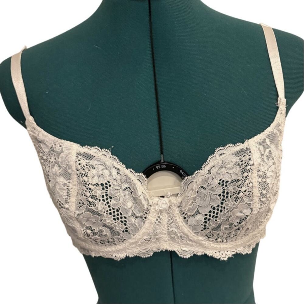 Victoria's‎ Secret Vintage White Lace Cup Bra Satin Stretch Sides Back-36C